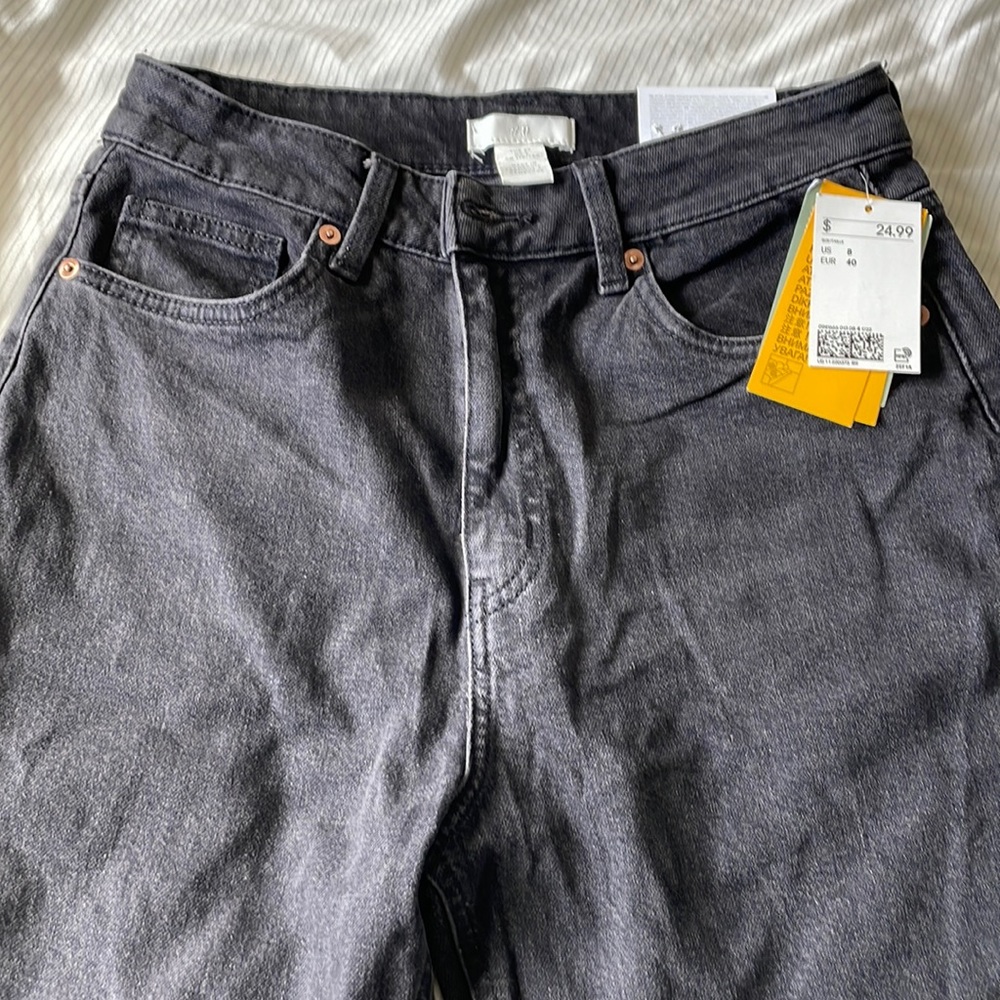 H&M high wasted mom jeans. Size 8
